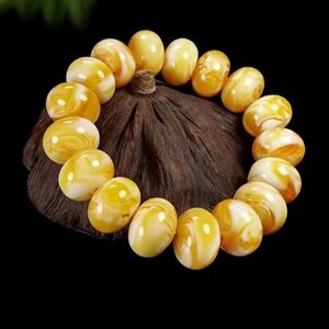 Natural AmberYellow Swirl Beaded Bracelet. (NEW)